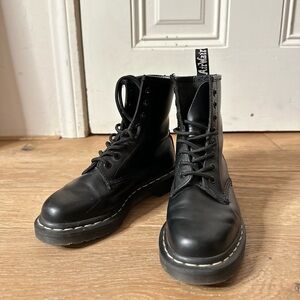 1460 UNISEX CONTRAST STITCH SMOOTH LEATHER BOOTS